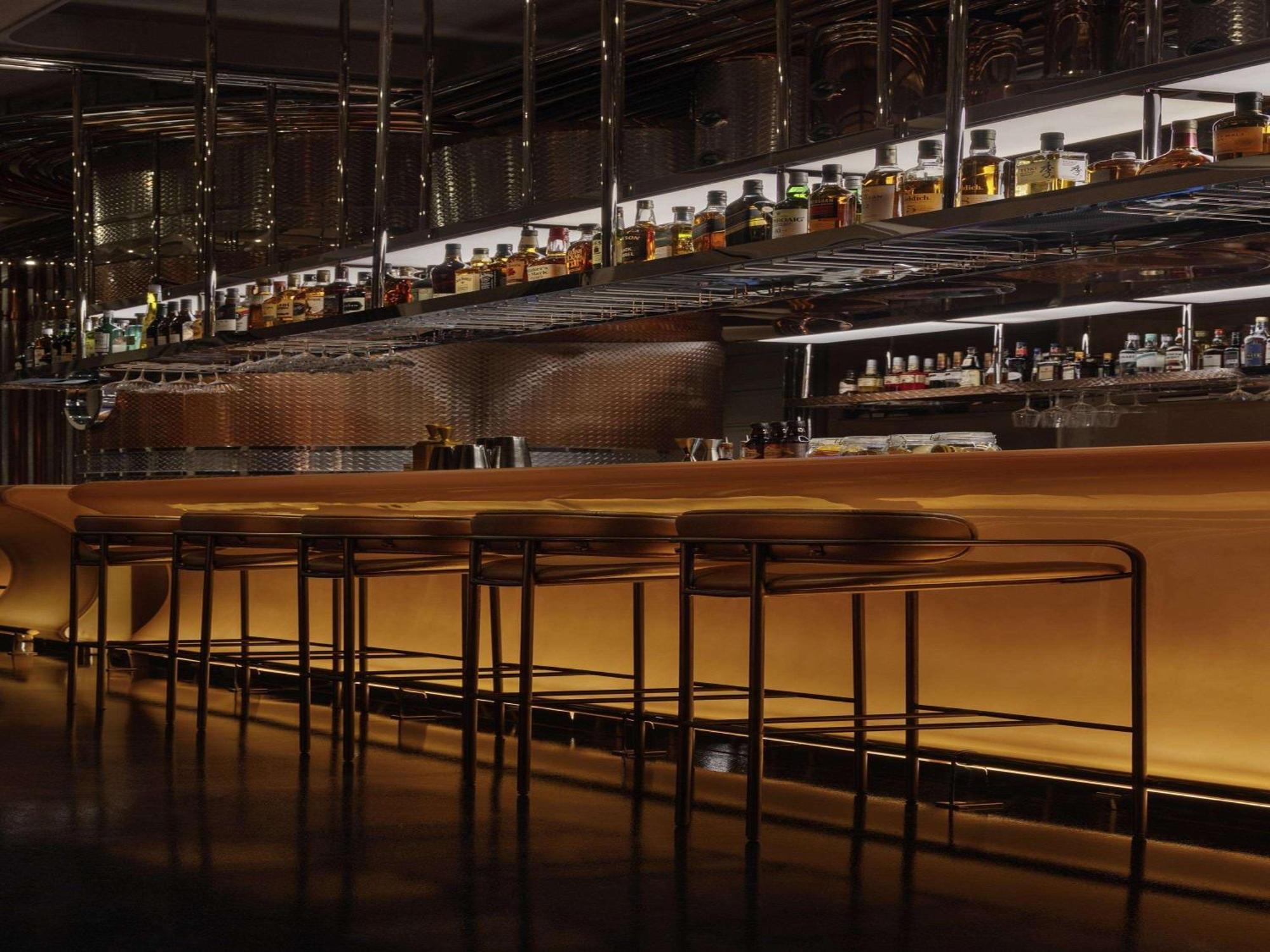 So/ Uptown Dubai Hotel Buitenkant foto The bar at the RITZ