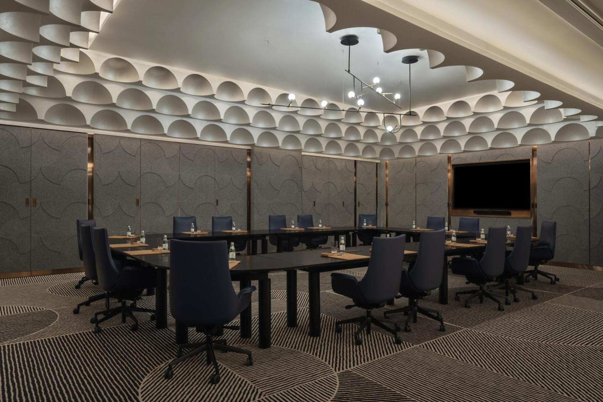 So/ Uptown Dubai Hotel Buitenkant foto The meeting room of the Executive Council