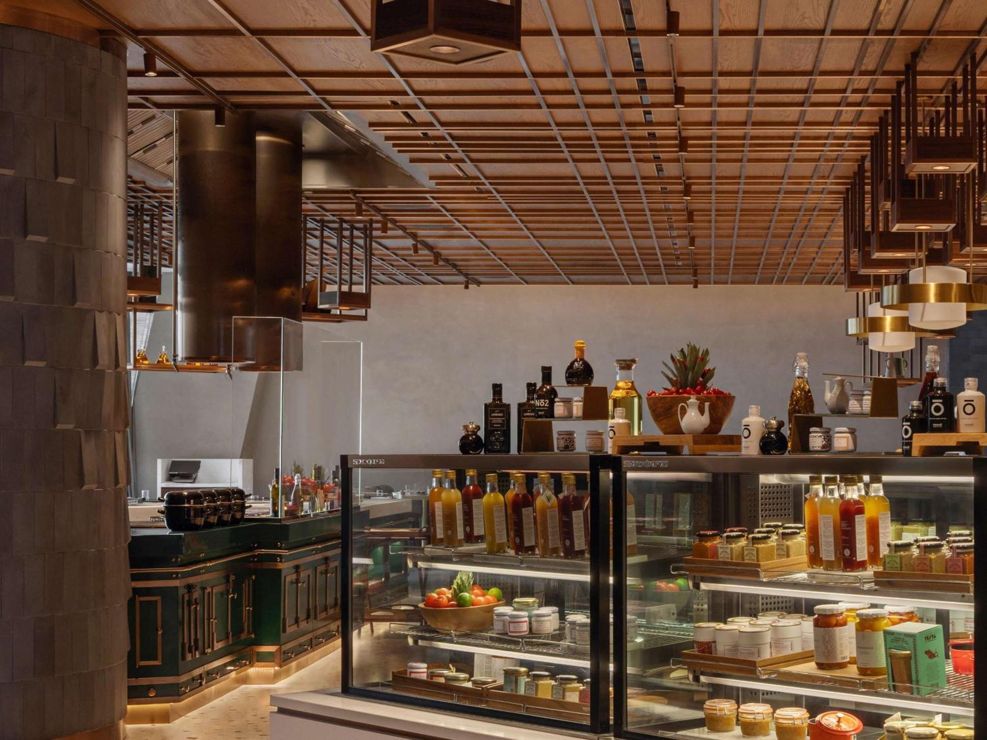 So/ Uptown Dubai Hotel Buitenkant foto The kitchen at the restaurant