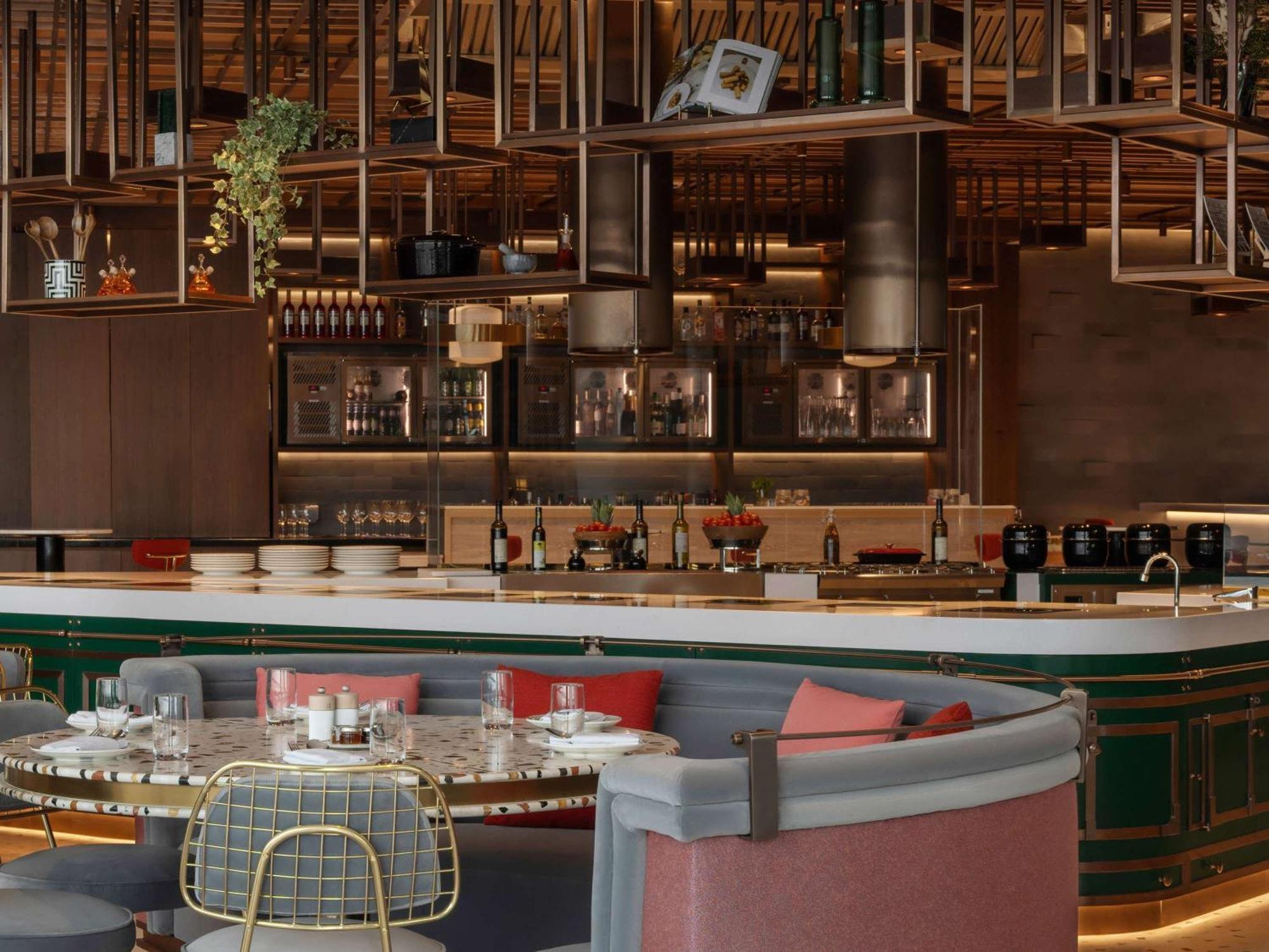 So/ Uptown Dubai Hotel Buitenkant foto The bar at the restaurant