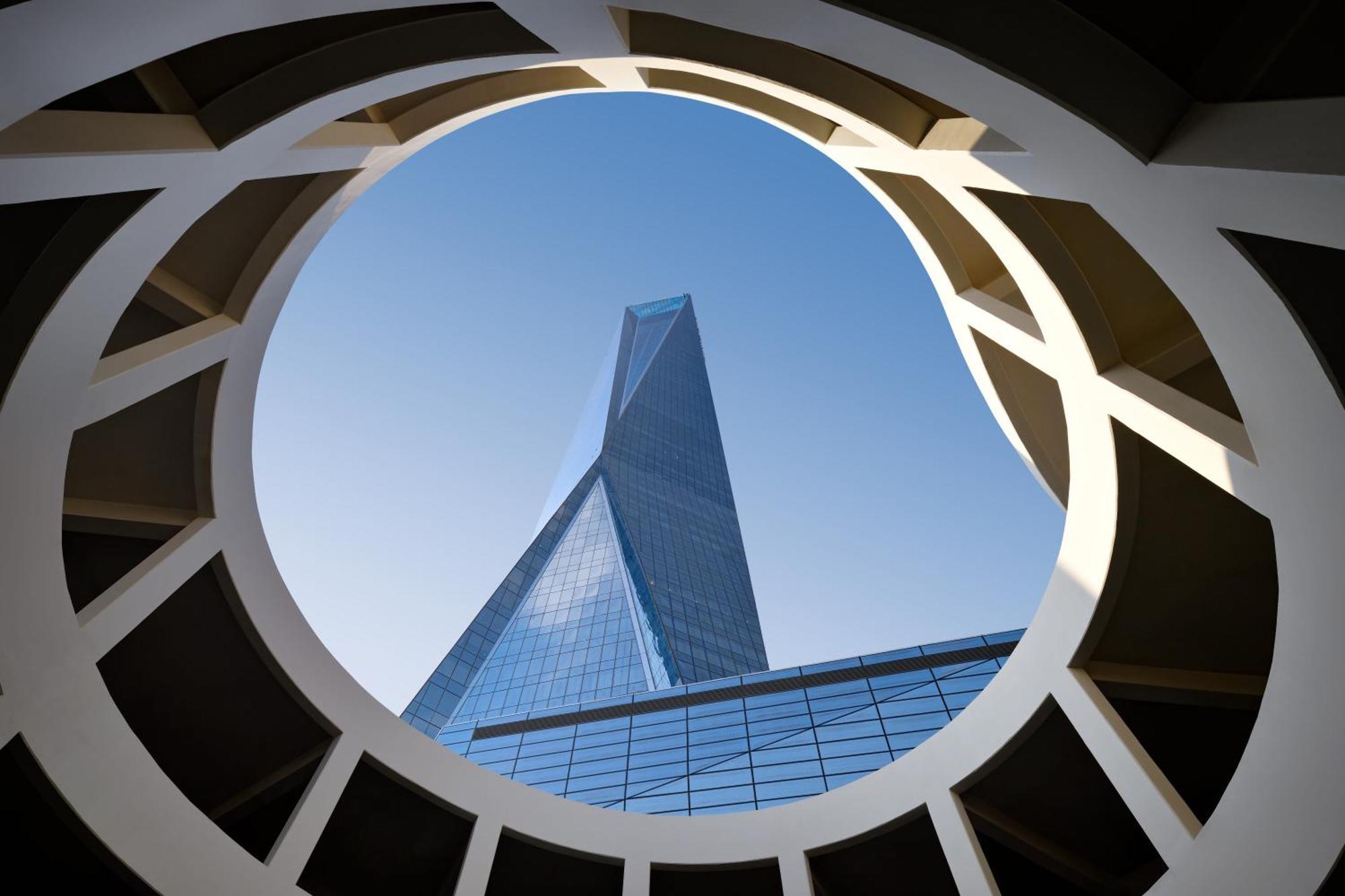 So/ Uptown Dubai Hotel Buitenkant foto The building's distinctive triangular shape